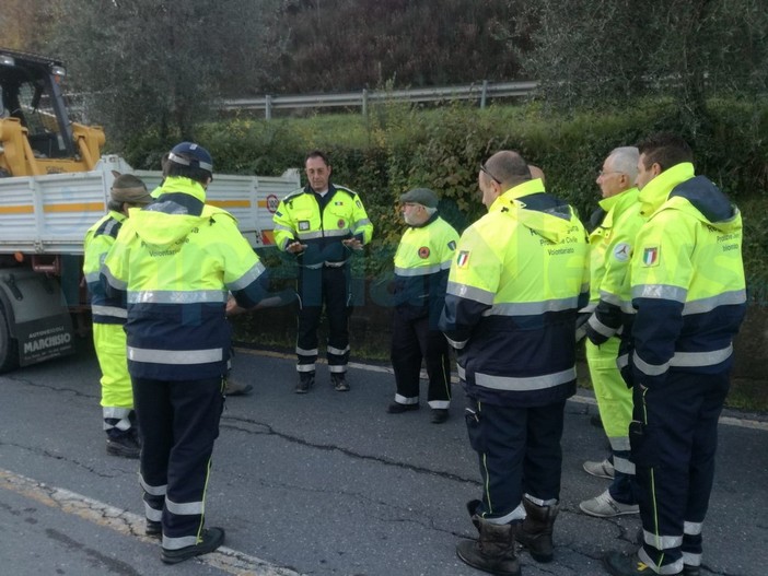 Cenova chiama e Pontedassio risponde: i volontari e la Protezione Civile insieme ai Vvf per aiutare nel fango (Foto)