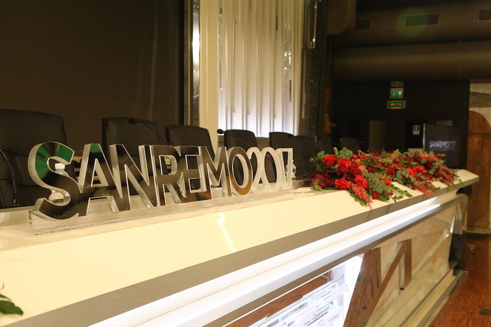 #Sanremo2017: saranno a tema rosso i bouquet di fiori per la quarta serata del Festival