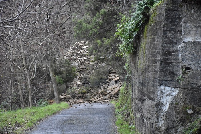 Frana tra Montalto e Badalucco: potrebbero volerci 500mila euro, intanto si pensa a una pista d'emergenza