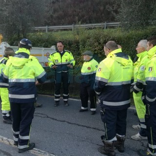 Cenova chiama e Pontedassio risponde: i volontari e la Protezione Civile insieme ai Vvf per aiutare nel fango (Foto)