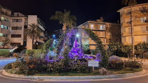 Bordighera: 'Fontana delle Sirene' illuminata di rosa per la campagna 'Lilt for women' (Foto)