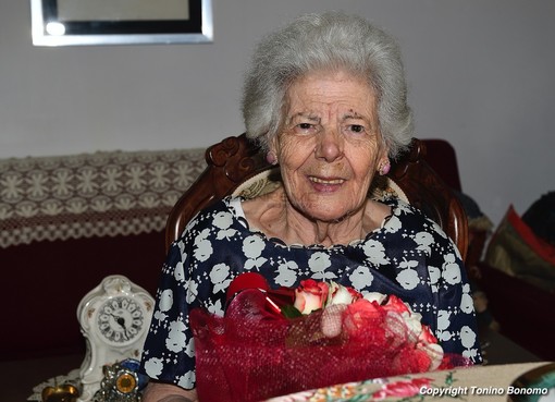 Sanremo: è morta a 102 anni Venera Costarelli, aveva ricevuto dal Comune la targa per i centenari