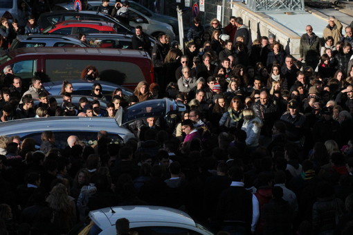 Imperia: oltre 600 persone ai funerali del 15enne Matteo Maragliotti morto nei giorni scorsi