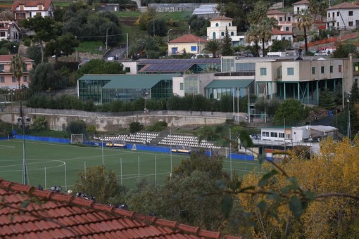 Ospedaletti: intervento da 270 mila euro per la sistemazione della scuola e del campo sportivo, c’è l’ok del consiglio comunale