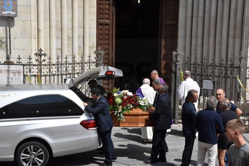 Sanremo: amici, parenti, ex rallisti e tanti commissari di percorso al funerale di Amilcare (Foto e Video)