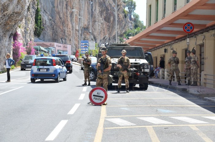 Ventimiglia: Salvini chiede a Macron di aprire il confine, Di Muro &quot;E' un'ipocrisia tutta francese&quot; (Video)