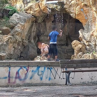 Sanremo: la fontana dei giardini 'Regina Elena' trasformata in un 'AquaFan', la protesta di una lettrice (Foto)