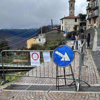 Molini di Triora: il maltempo provoca una frana sulla strada per Andagna, frazione isolata (Foto)