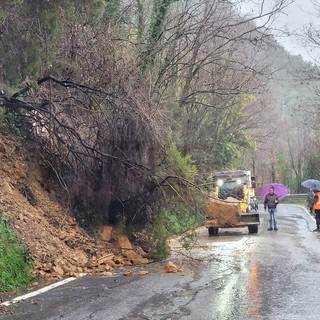 Maltempo: smottamenti in tutta la provincia, intervento in atto in Valle Argentina per una frana (Foto)