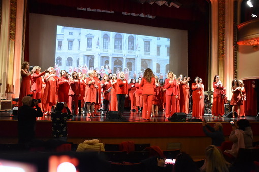 Sanremo: &quot;Yallah, forza muoviti!&quot;, al Centrale un flashmob per dire no alla violenza sulle donne (Foto e Video)