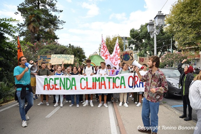 Ventimiglia: oggi pomeriggio in via Aprosio il collettivo 'Fridays for Future' per clima e giustizia sociale