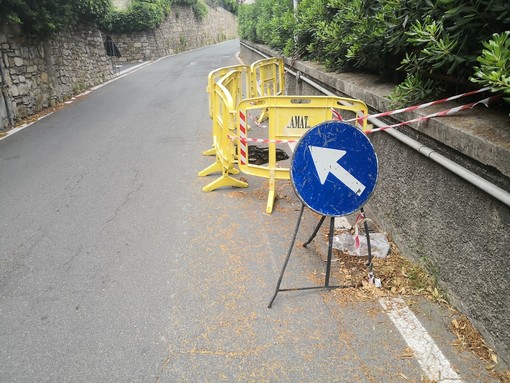 Imperia: iniziati i lavori di sostituzione della tubatura fognaria in via Fanny Roncati Carli, senso unico alternato nel tratto interessato