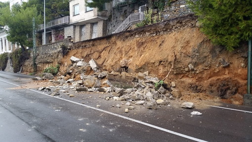 Maltempo a Ospedaletti: frana a Caponero, disagi alla viabilità. Attivato senso unico alternato