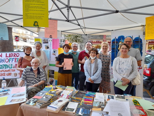 Successo per il banchetto di solidarietà della Scuola di Pace di Ventimiglia a favore dell’Afghanistan: raccolti 1.209,61 euro