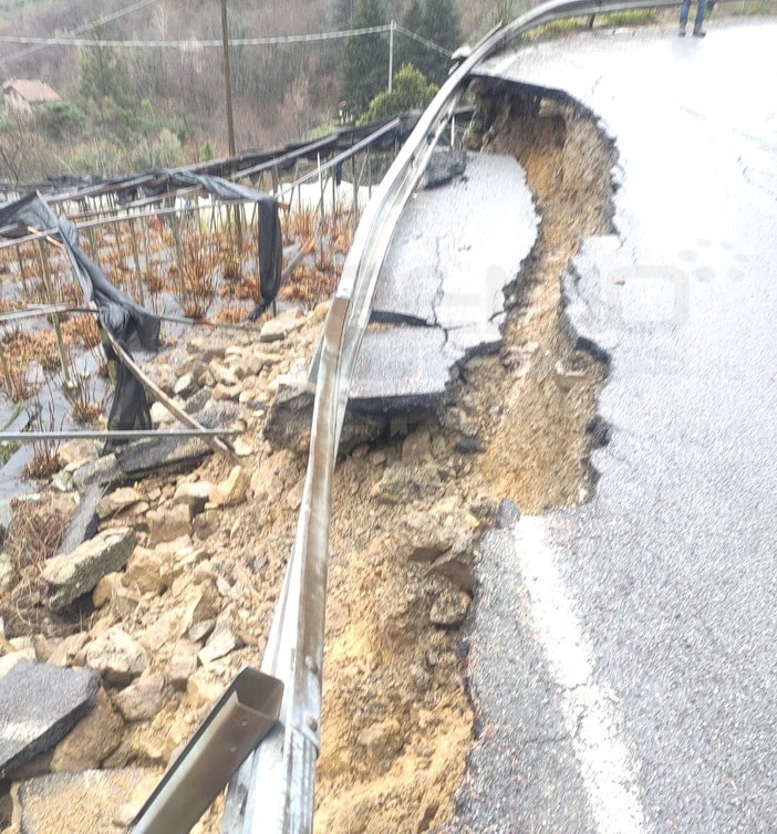 Maltempo sul Ponente: frana la SP 55 tra Ceriana e Bajardo, intervento della Provincia e strada transitabile (Foto)