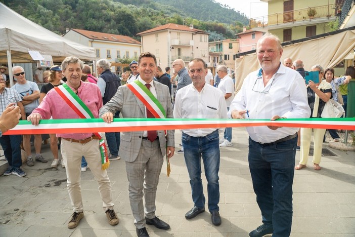 Badalucco: inaugurato questa mattina il 51° Festival dello Stoccafisso, paese invaso dai visitatori (Foto e Video)