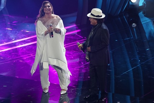 Tutto l'Ariston in piedi canta &quot;Felicità&quot; con Al Bano e Romina: per alcuni minuti si torna agli anni '80 (Foto)