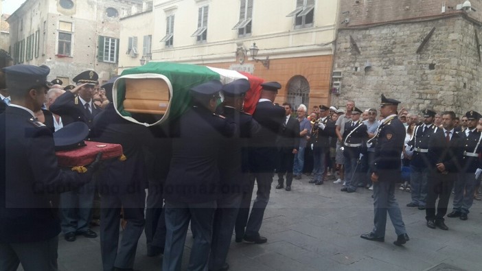 Albenga: una immensa folla alla Cattedrale di San Michele per i funerali di Diego Turra (Foto e Video)