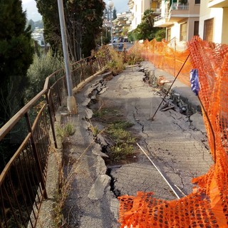 Sanremo: ulteriormente peggiorata la situazione di via Vallarino, la frana ha ceduto ancora (Foto)