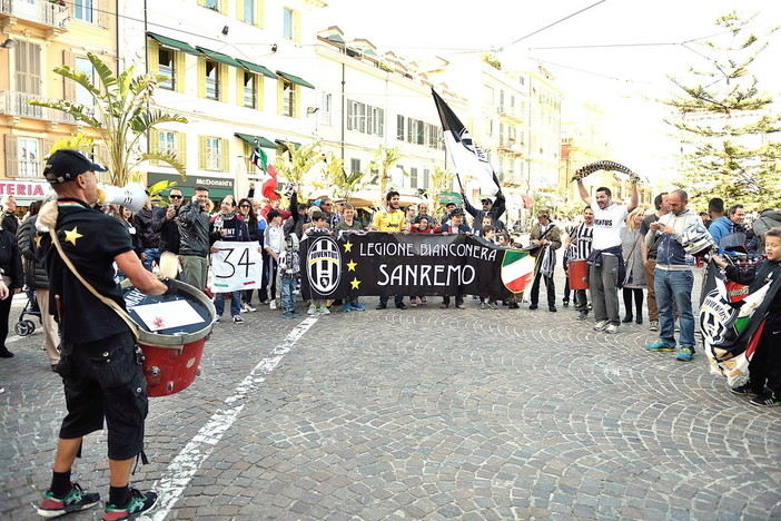 Sanremo: festeggiamenti dei tifosi juventini nel centro città, le foto scattate da Tonino Bonomo