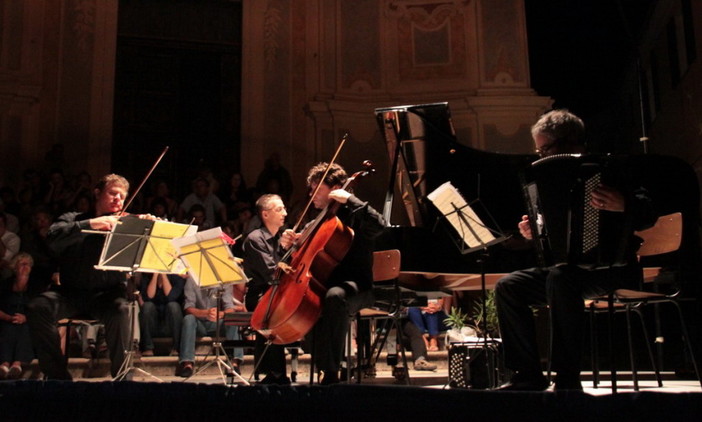 Questa sera una parata di violoncelli e la magia di violino e pianoforte al ‘Festival di Cervo’