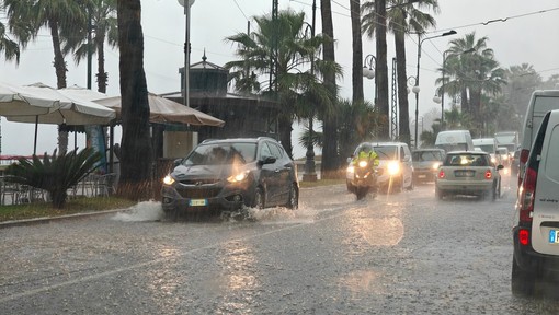 Maltempo: sulla nostra provincia situazione tranquilla, in Costa Azzurra forti piogge e strade inondate (Video)