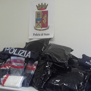 Imperia: arrestato uomo di 40 anni dalla Polizia di Stato, trasportava 20 kg di marijuana e 4,5 kg di cocaina