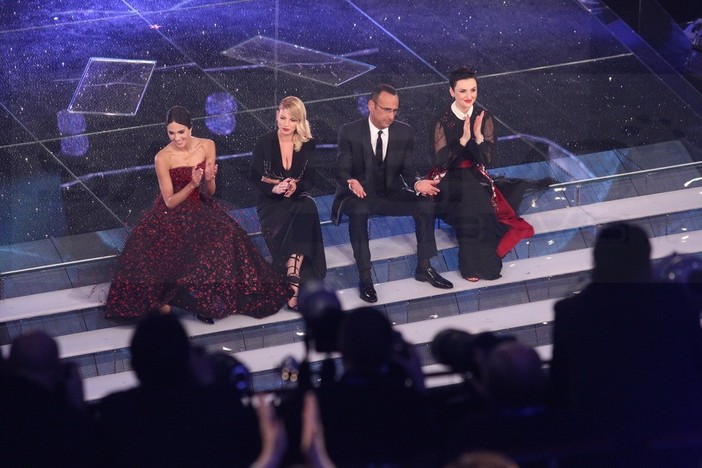 #Sanremo2015: tra semplici banalità e luoghi comuni scivola l'interminabile prima serata del Festival