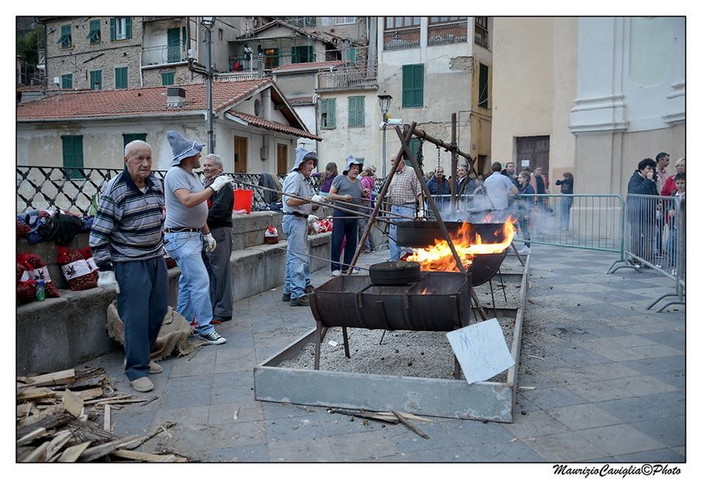 Ceriana: ritorna la 'Festa de Rustie' con mercatino artigianale, street food e caldarroste