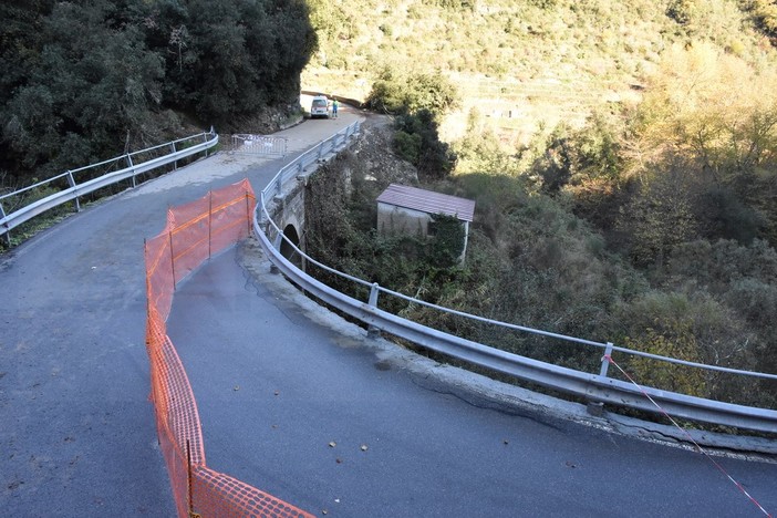 Rocchetta Nervina: lavori in corso sullo sterrato per il paese, il Sindaco conferma &quot;Transito solo per i fuoristrada&quot;