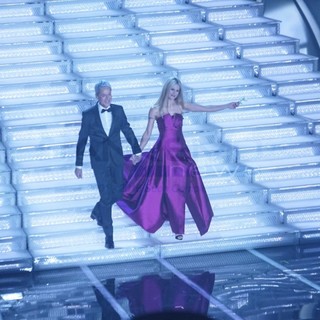 Michelle Hunziker a #Sanremo2018 intona “Il pozzo dei desideri” di Biancaneve per aprire la seconda serata