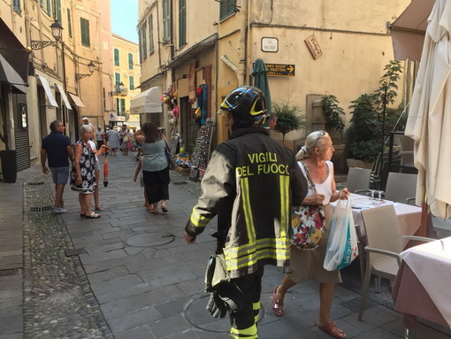 Sanremo: fuga di gas tra via Saccheri e via Corradi, intervento di Vigili del Fuoco, Municipale e Italgas (Foto)