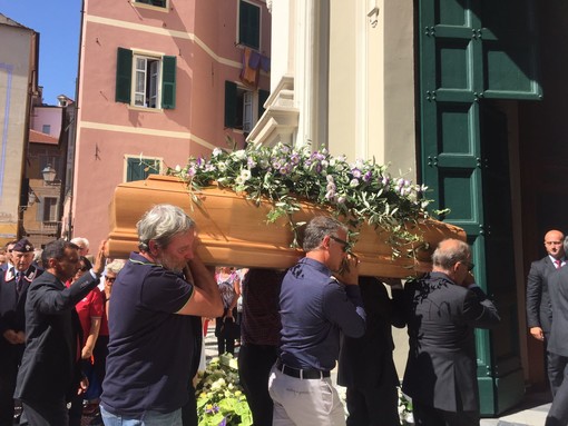 Imperia: in 1.000 per dare l'ultimo saluto all'imprenditore Carlo Carli morto a 99 anni (Foto)