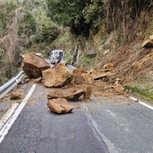 Sanremo: frana tra Pian della Castagna e Borello, bloccata la strada che porta a San Romolo (Foto)