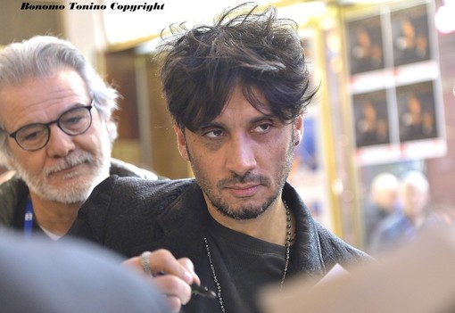 Canzone momentaneamente 'sospesa': Fabrizio Moro interviene &quot;Una situazione assurdamente ridicola!&quot;