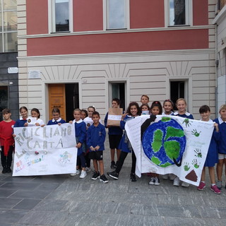 Ventimiglia: anche gli alunni dell'Istituto 'Santa Marta' hanno sfilato per 'Fridays for the Future' (Foto)