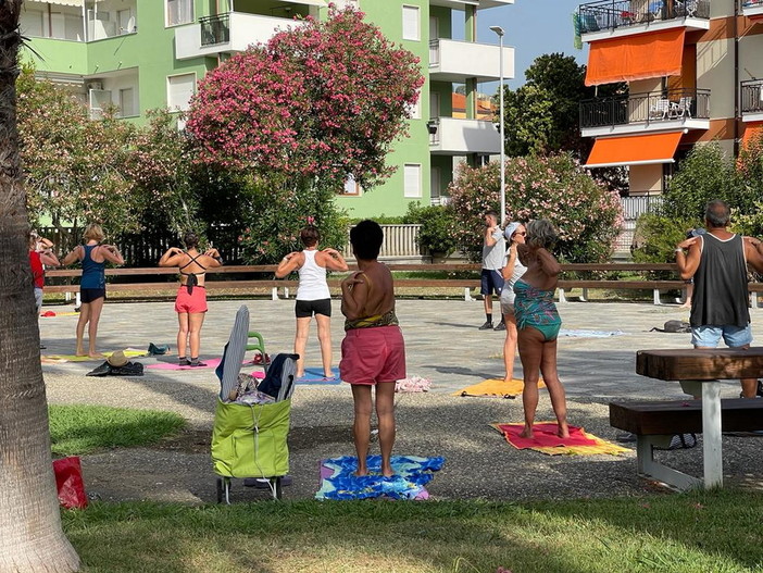 L'estate è fitness a San Bartolomeo al Mare: yoga, ginnastica del risveglio e zumba