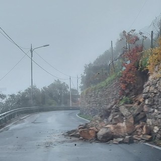Sanremo: primi effetti della pioggia di ieri, muro franato in strada Senatore Ernesto Marsaglia (Foto)