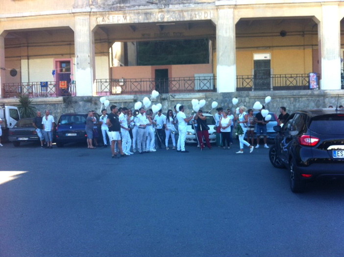 Ventimiglia: palloncini bianchi e tanta gente per l'ultimo saluto alla 23enne Anastasia Klochkova