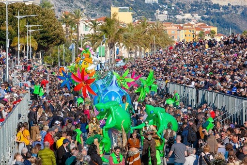 Mentone: ancora un 'mare' di pubblico domenica scorsa per la sfilata della 'Fete du Citron' (Foto)