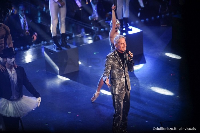 #Sanremo2019: dal palco dell'Ariston Baglioni ricorda le vittime del ponte Morandi