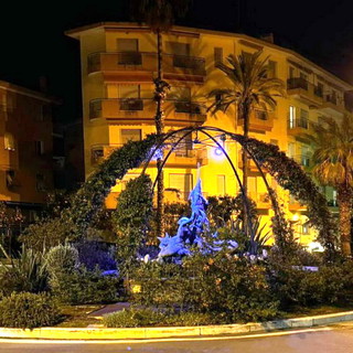 Bordighera: 'Fontana delle Sirene' in viola per la 'Giornata Internazionale dell'Epilessia' (Foto)