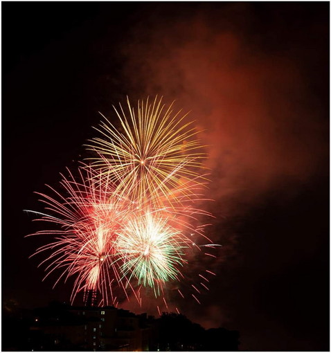 Taggia, fuochi d'artificio in piena notte, la replica di Vincenzo a Giovanni