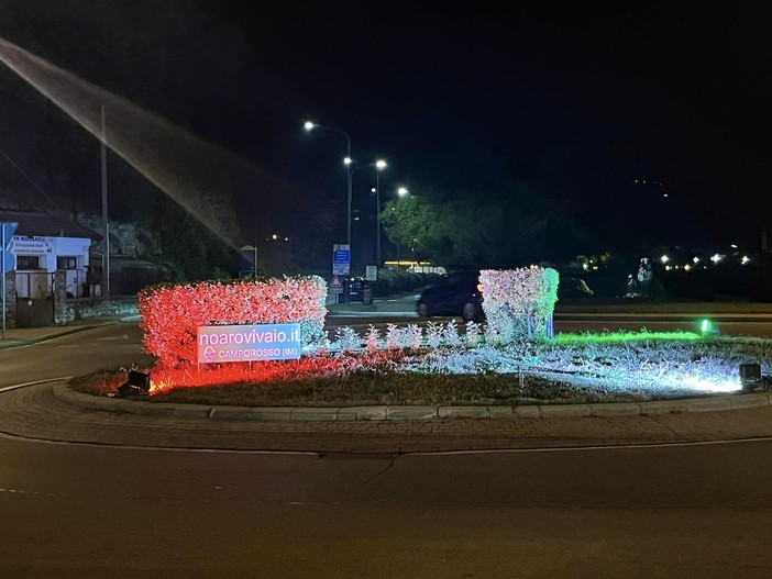 Camporosso celebra la Festa del Tricolore: la rotonda del ponte dell’Amicizia si illumina di verde, bianco e rosso (Foto)