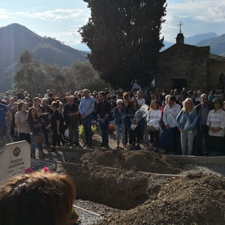 Apricale: tutto il paese vicino alla famiglia di Nathan, oggi l'ultimo saluto al giovane morto domenica scorsa (Foto)