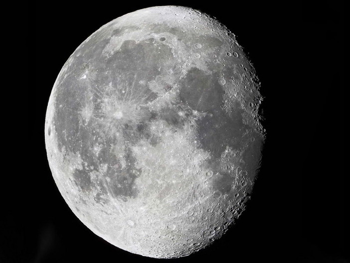 Venerdì in spiaggia a Camporosso osservazioni del cielo aspettando il sorgere della Luna