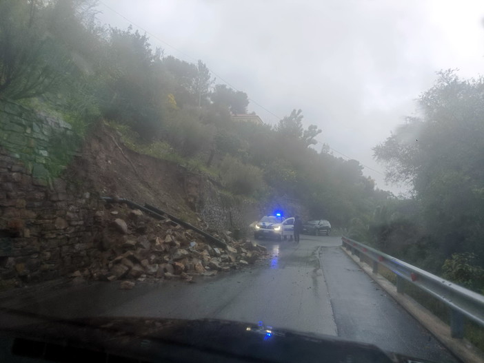 Maltempo sulla nostra provincia: ancora frane, questa volta smottamento tra Seborga e Sasso (Foto)