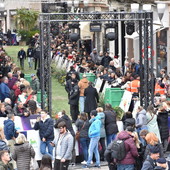 Festival di Sanremo 2024: via Matteotti già piena per il 'Green Carpet', diretta sul nostro giornale dalle 19.30