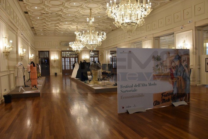 Sanremo: al Casinò il ‘Festival dell’Alta Moda sartoriale Ecosostenibile’, dopo l'inaugurazione la sfilata (Foto e Video)