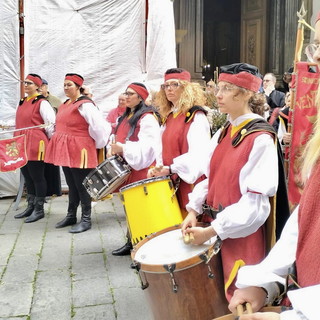 Badalucco: sbandieranti dei Sestieri di Ventimiglia alla Festa patronale del paese (Foto)